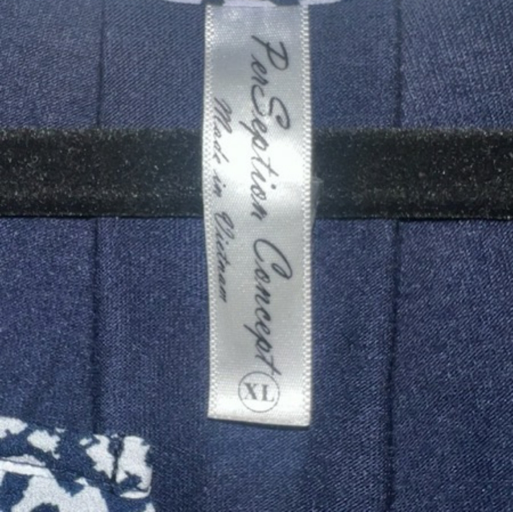 Blue and white abstract blouse by Per Seption Concept - Picture 4 of 6